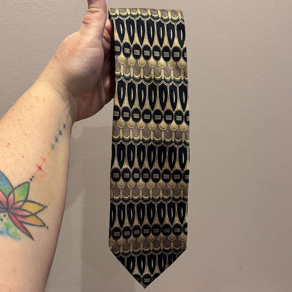 Sophisticated Black and Gold Men's Tie